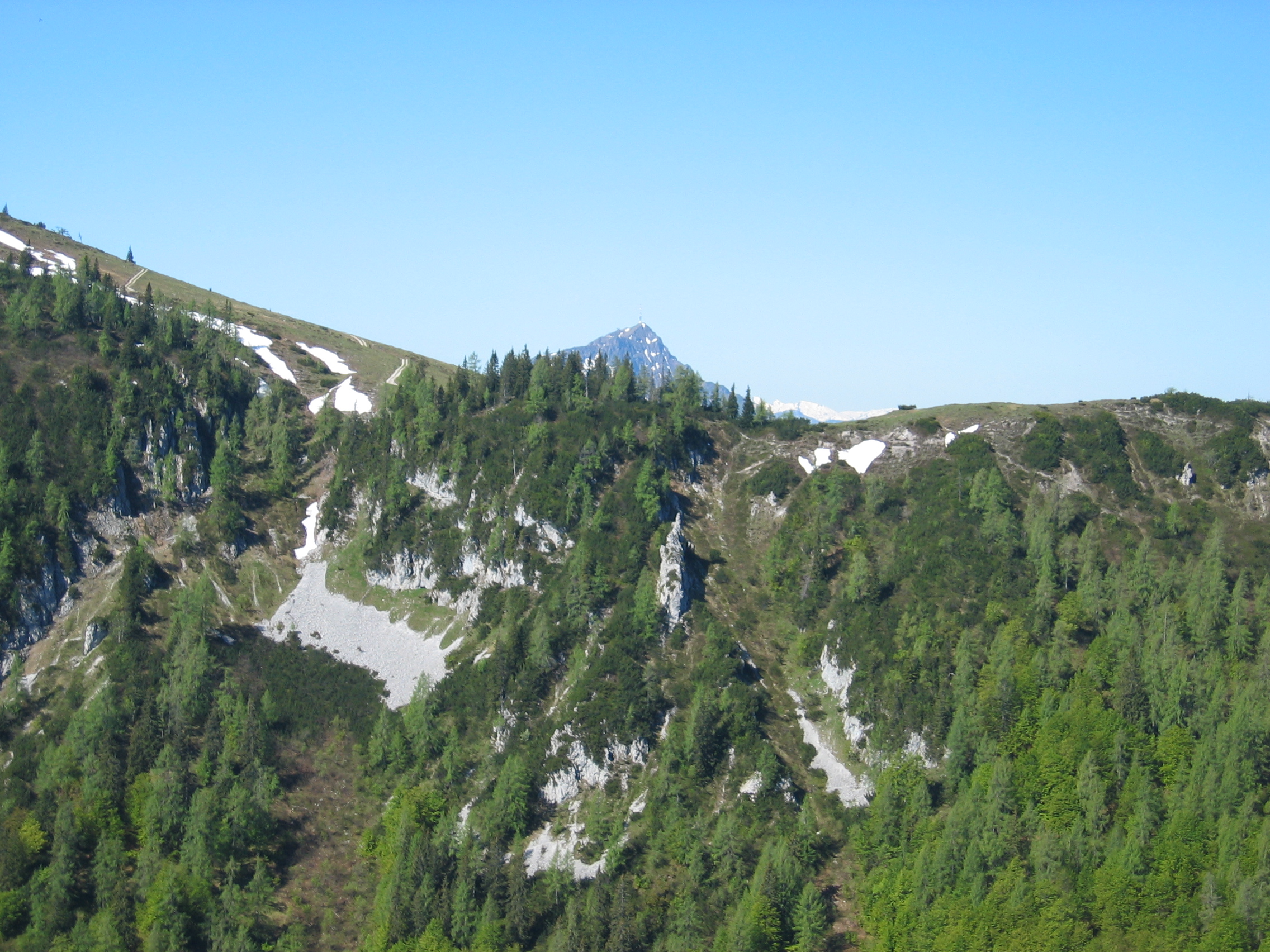 Das Kitzb&uuml;hler Horn taucht auf.