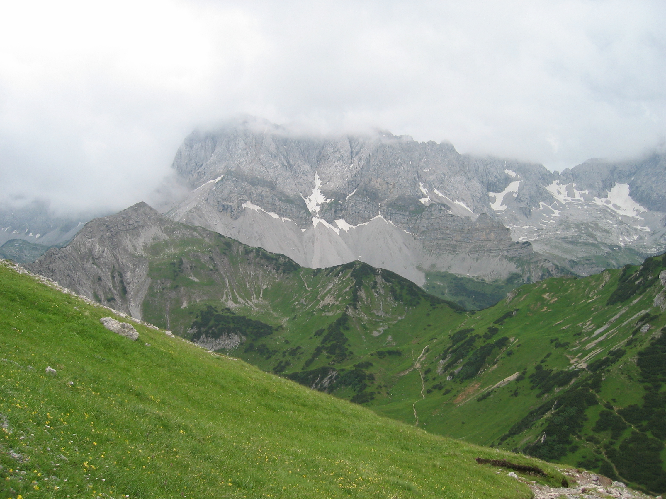 Lamsenspitze in Wolken
