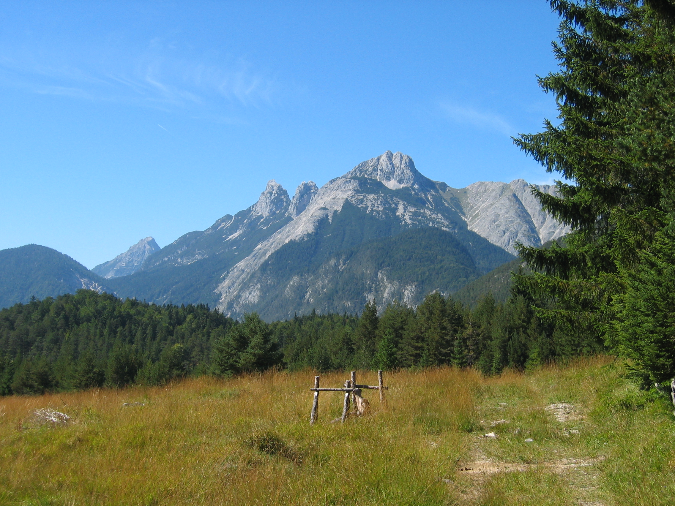 Idyllischer Platz mit Aussicht zum Arnspitzen-Kamm
