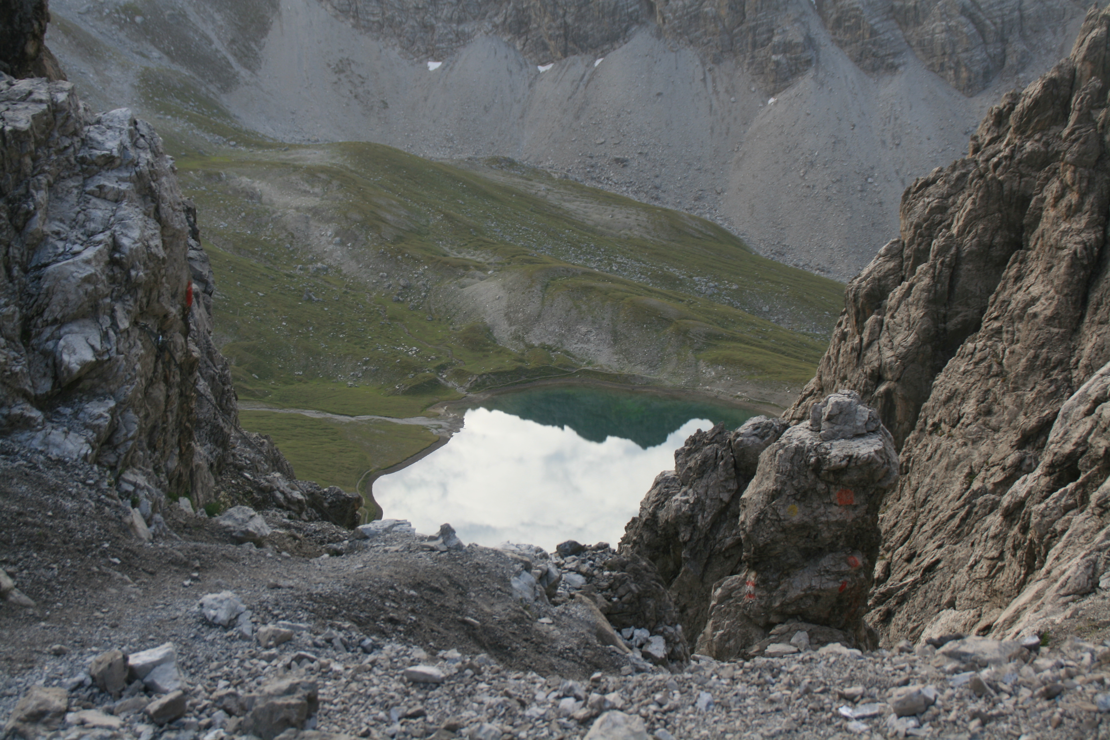 Blick von der Vorderen Dremelscharte zum Steinsee