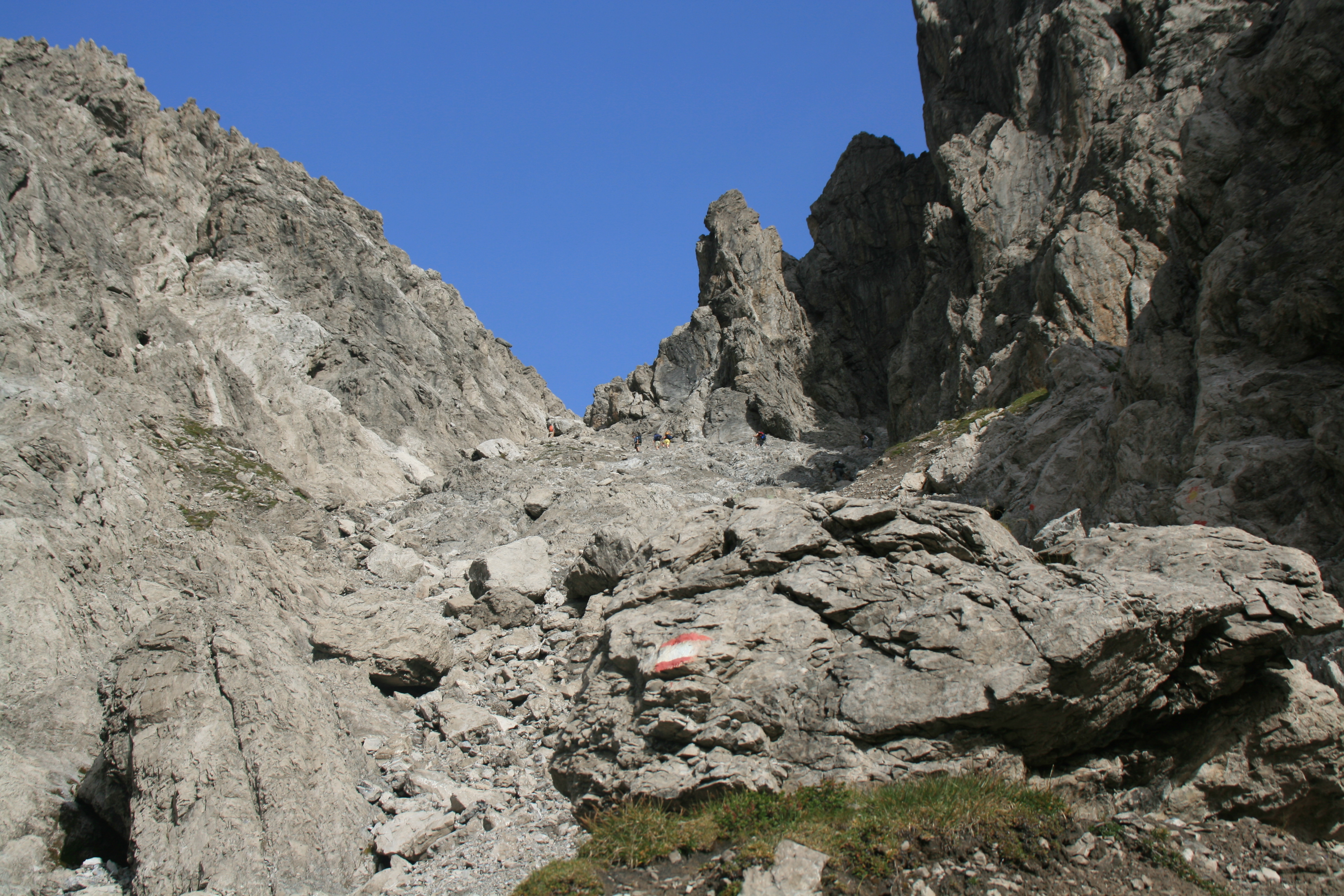 Im Abstieg von der Vorderen Dremelscharte