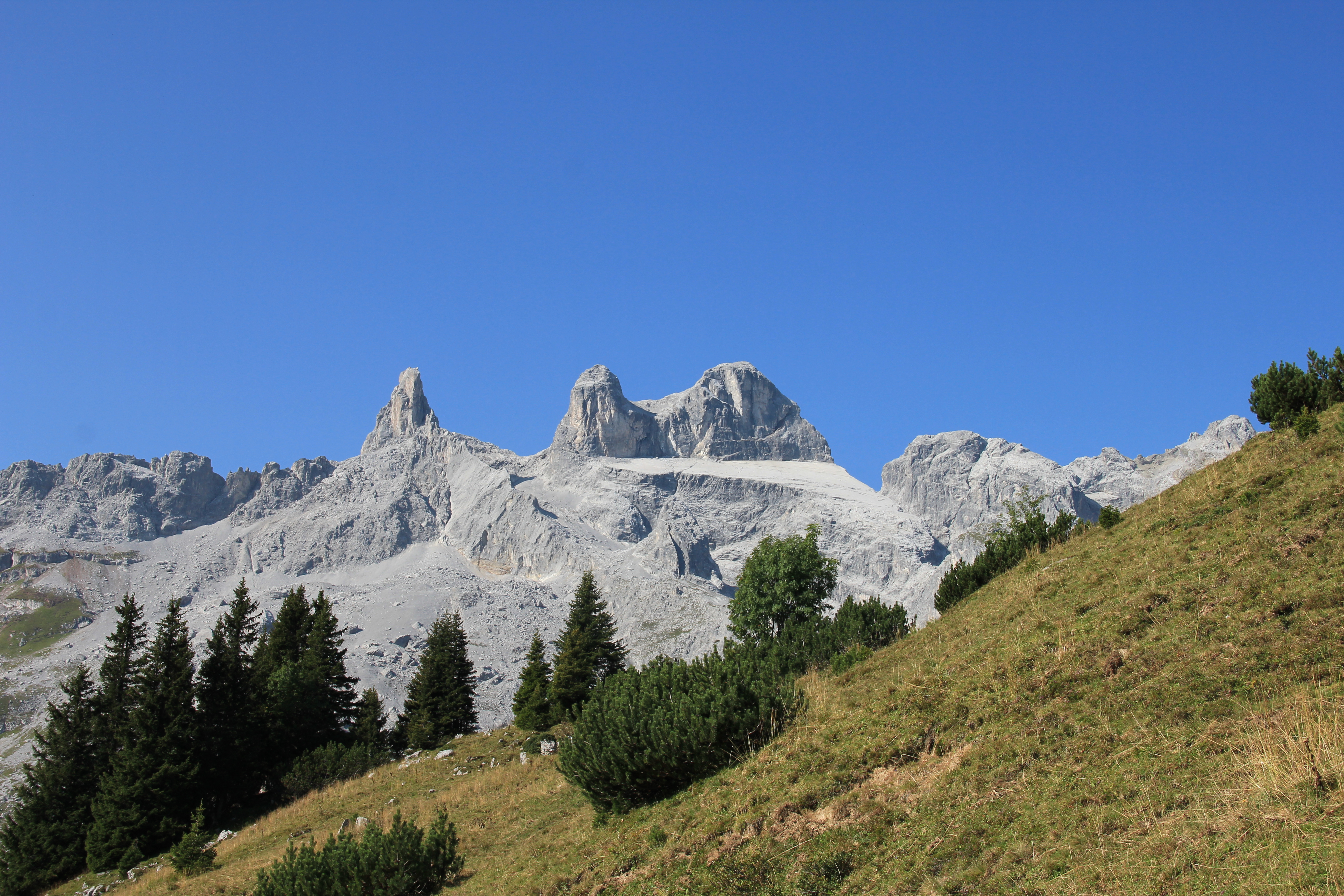 Die Drei Türme mit der charakteristischen Sporerplatte