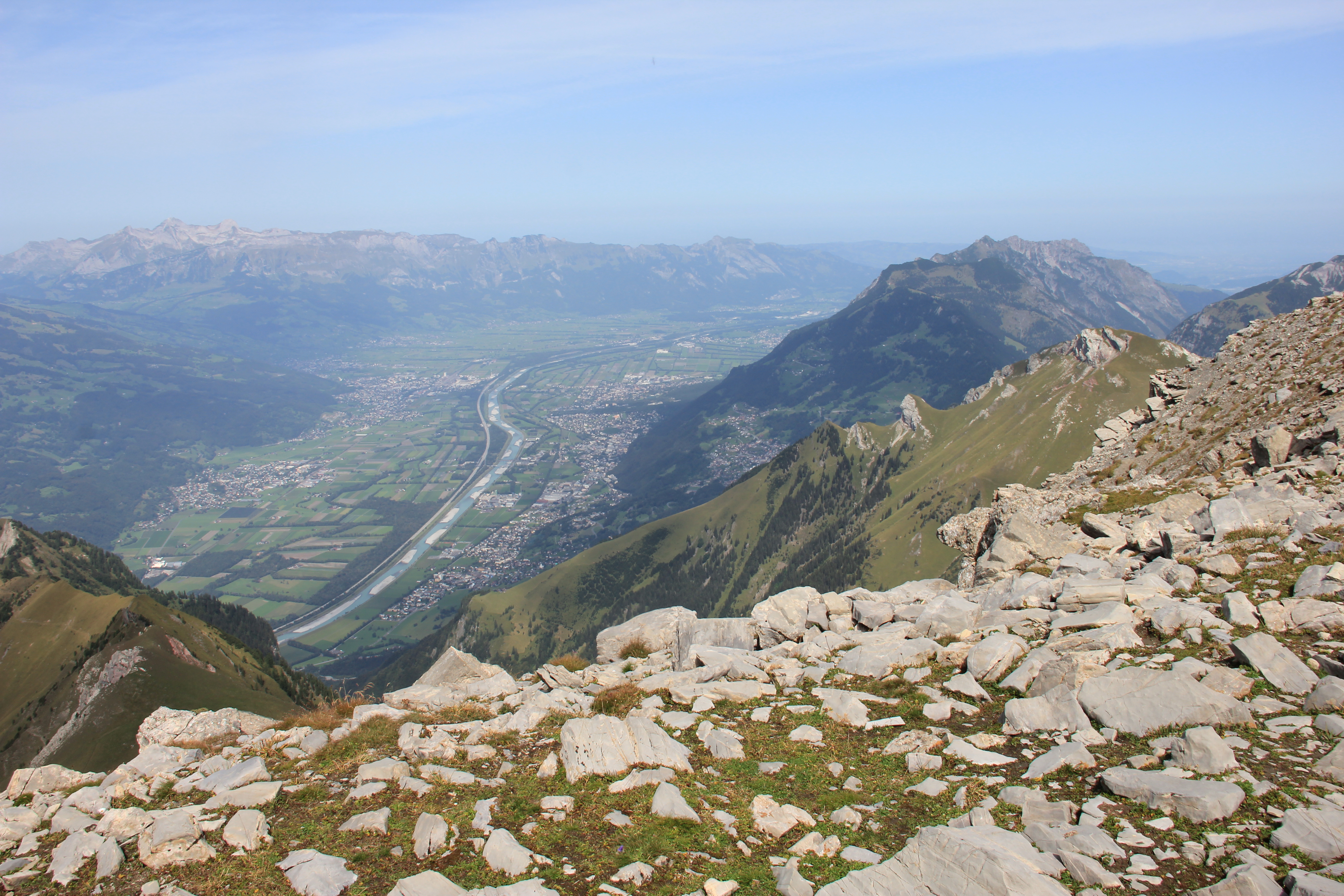 Tief unten das Rheintal