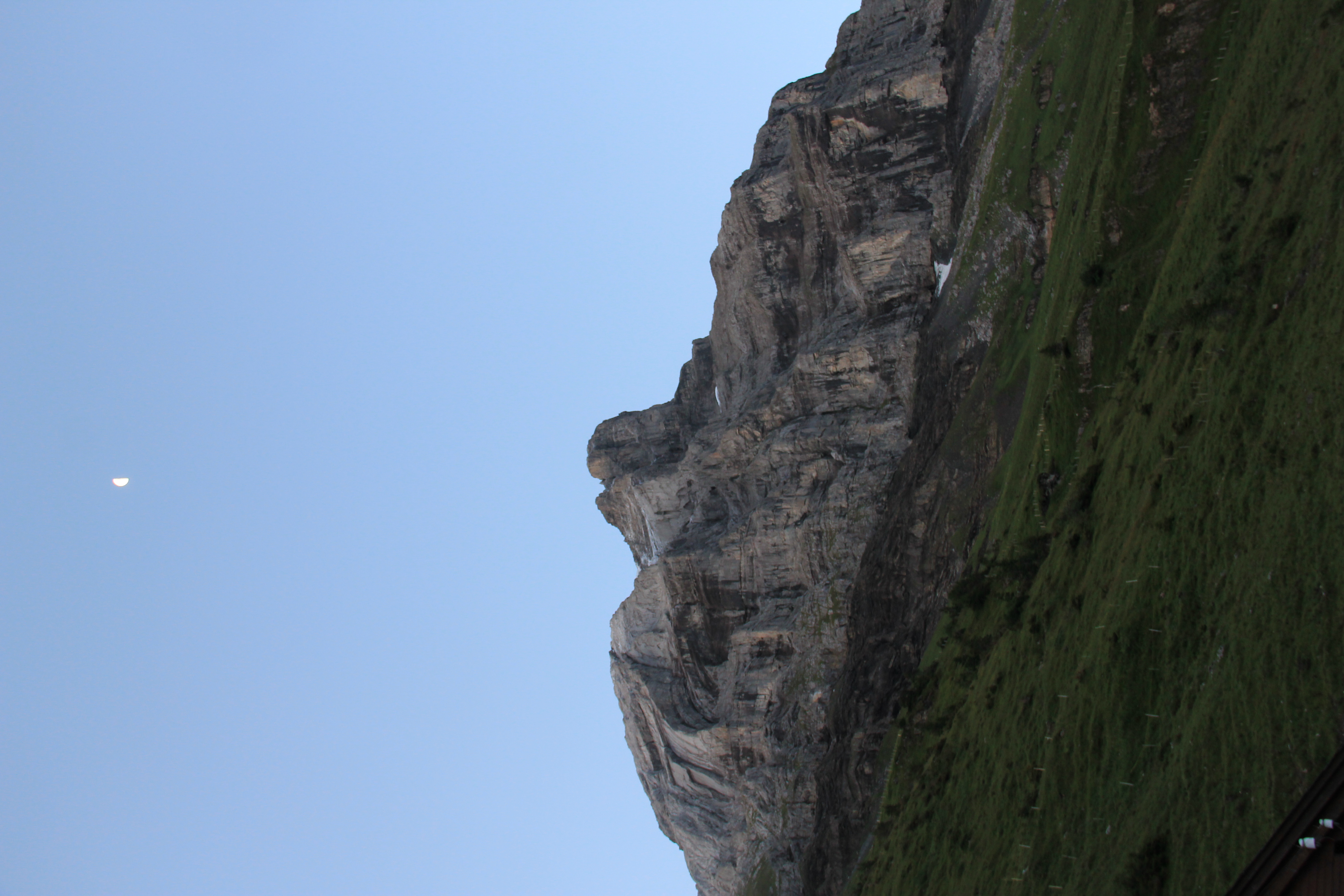 Halbmond über dem URS