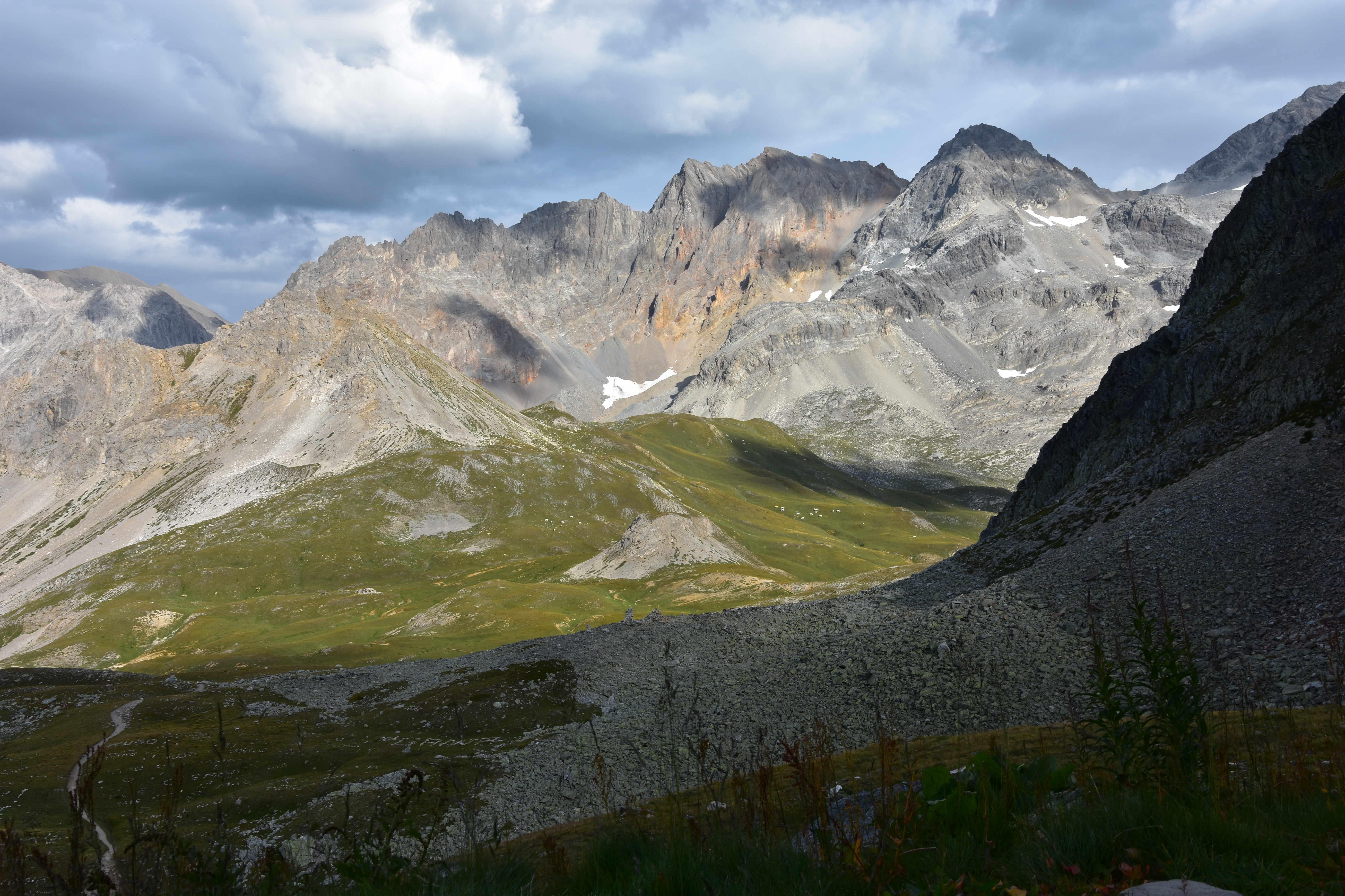 H&uuml;ttenpanorama: Gran Bagna und Cime de la Planette (halbrechts)