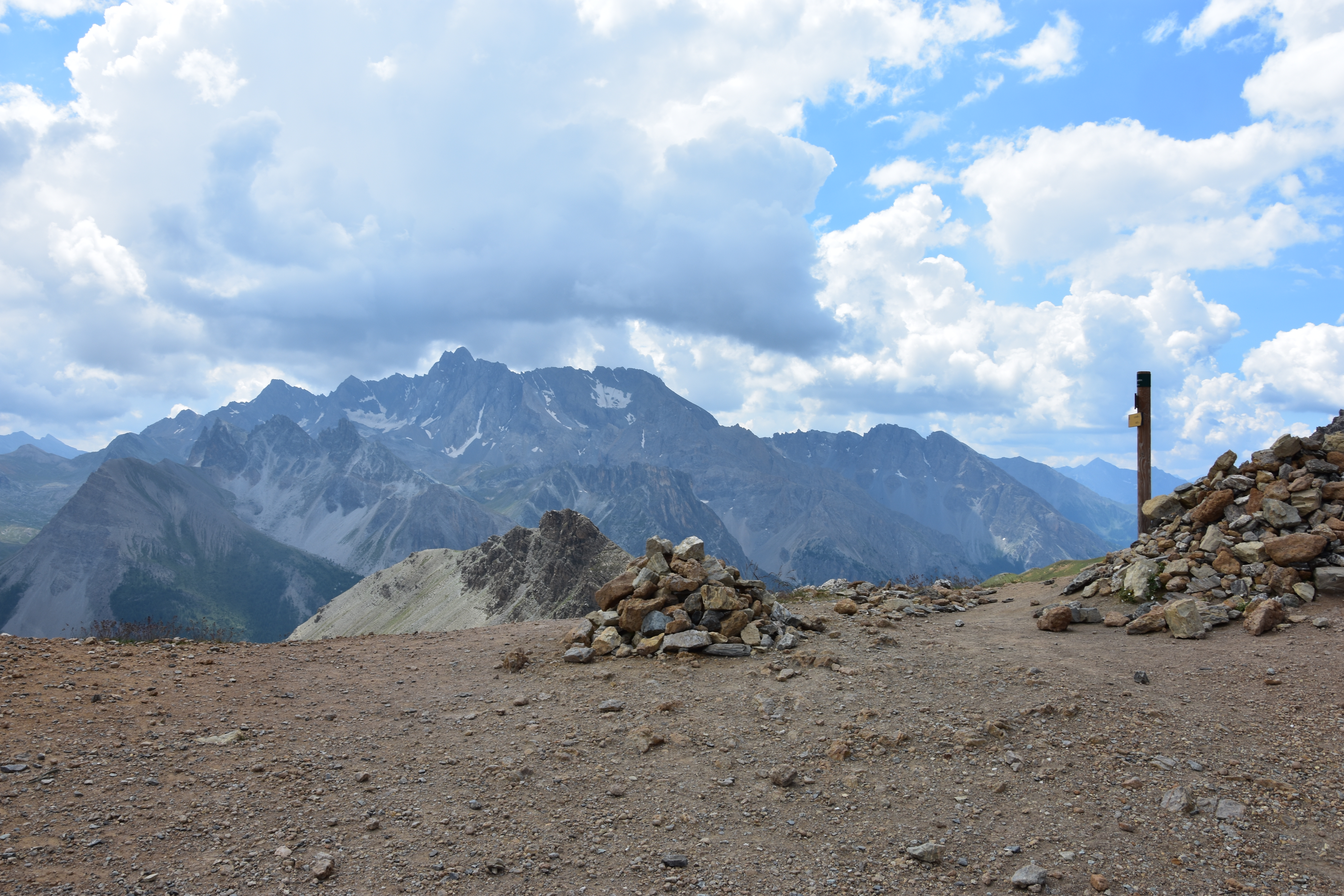 Col de Girardin, im Hintergrund die Aiguille de Chambeyron