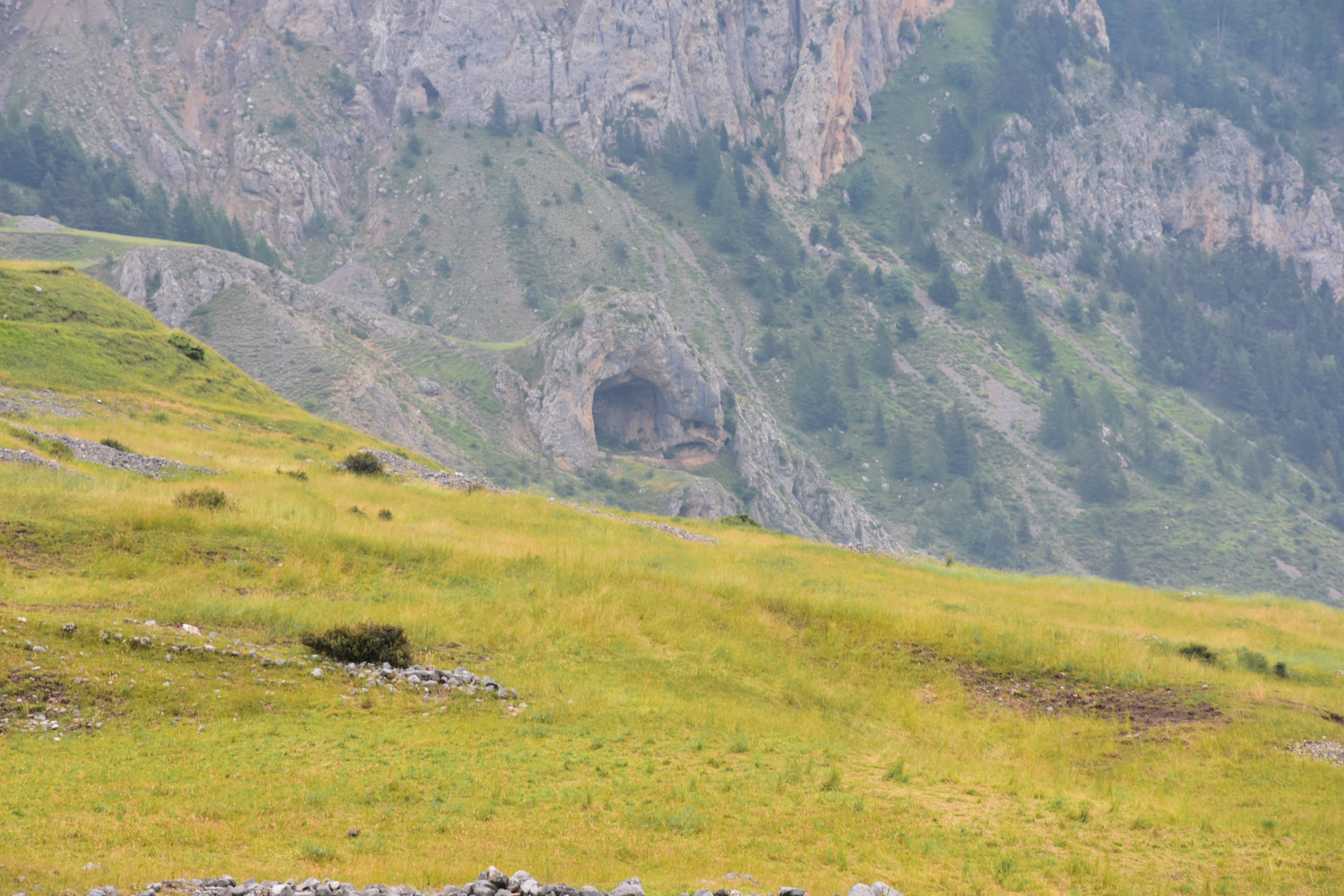 H&ouml;hle oberhalb von Vignols
